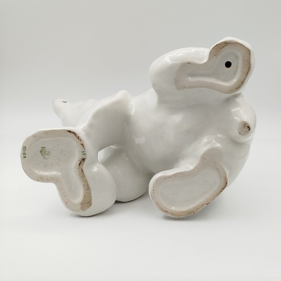 Статуэтка "Белый медведь" (большая), скульптор Б.Я. Воробьев, фарфор, роспись, Ленинградский фарфоровый завод (ЛФЗ), СССР, 1970-1992 гг.