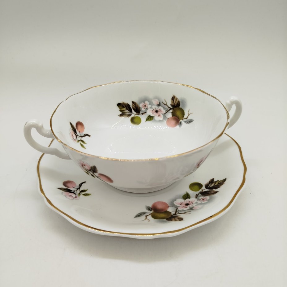 Бульонница (бульонная пара), украшенная растительным декором, Liverpool Road Pottery