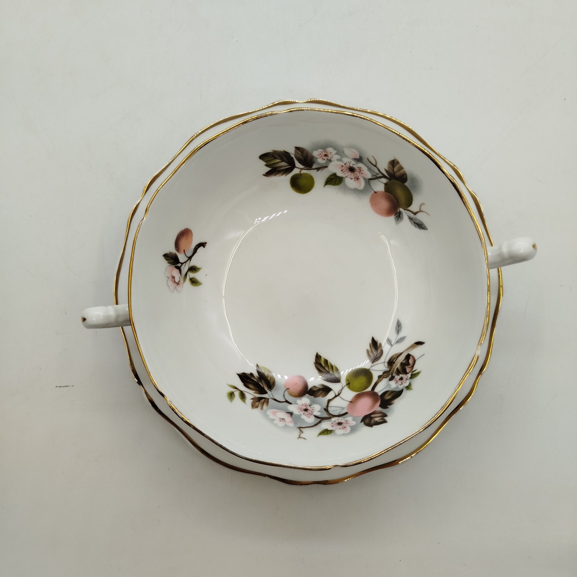 Бульонница (бульонная пара), украшенная растительным декором, Liverpool Road Pottery