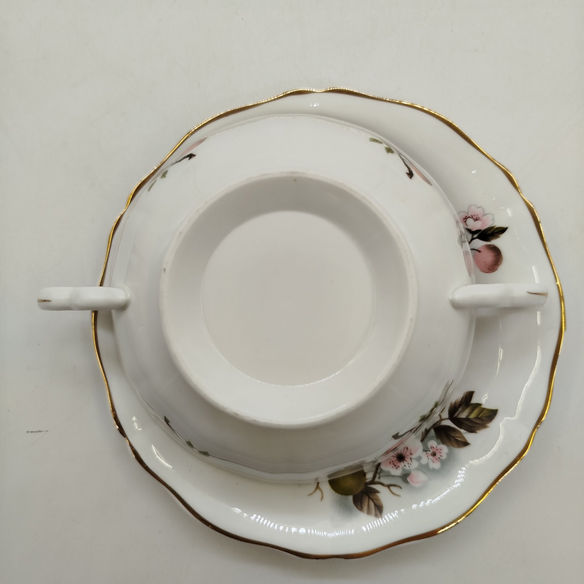 Бульонница (бульонная пара), украшенная растительным декором, Liverpool Road Pottery