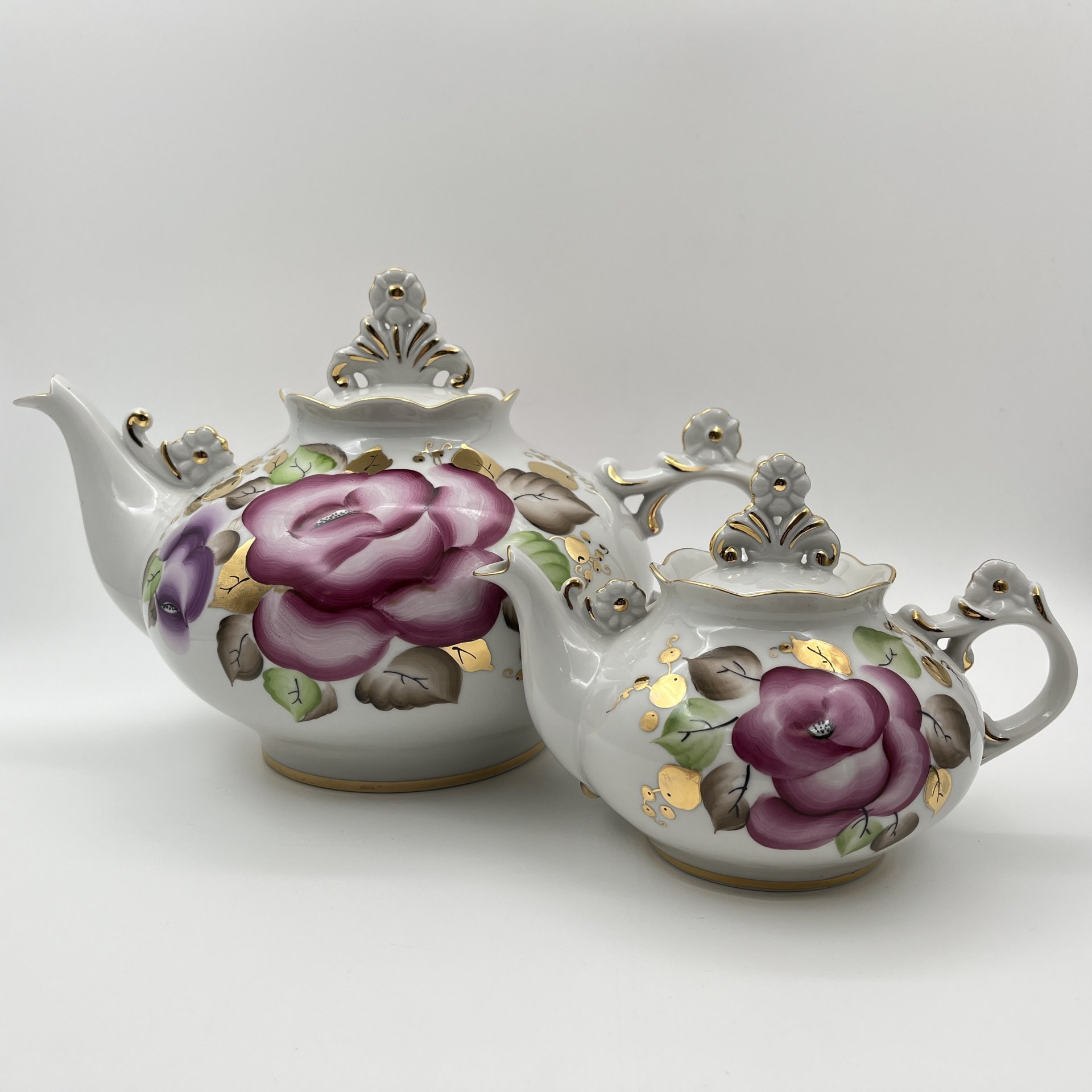 Набор из 2-х чайников (доливной и заварочный) с цветочным декором, фарфор, роспись, золочение, Ленинградский опытный завод (ЛОЗ), СССР, 1984-1991 гг.