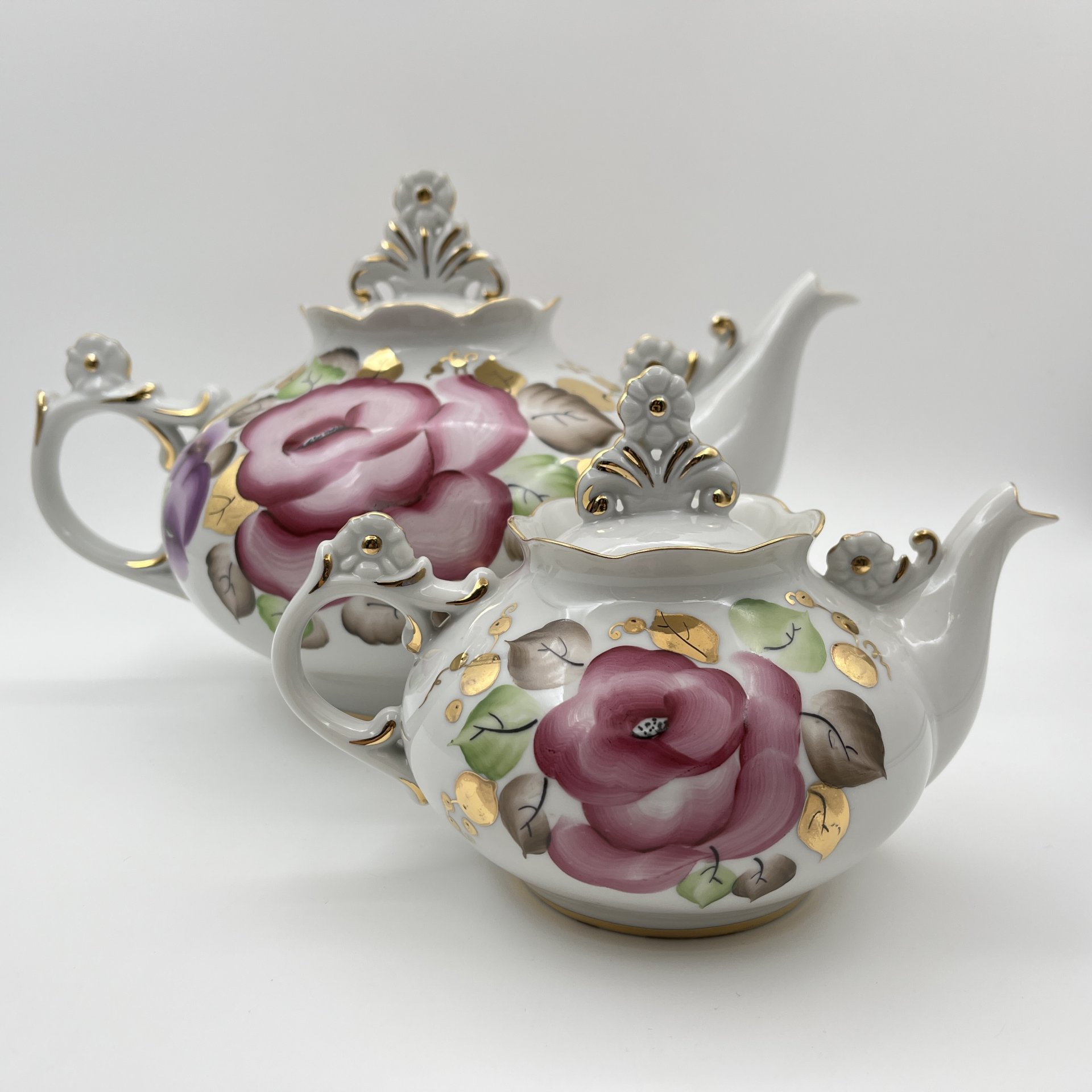 Набор из 2-х чайников (доливной и заварочный) с цветочным декором, фарфор, роспись, золочение, Ленинградский опытный завод (ЛОЗ), СССР, 1984-1991 гг.