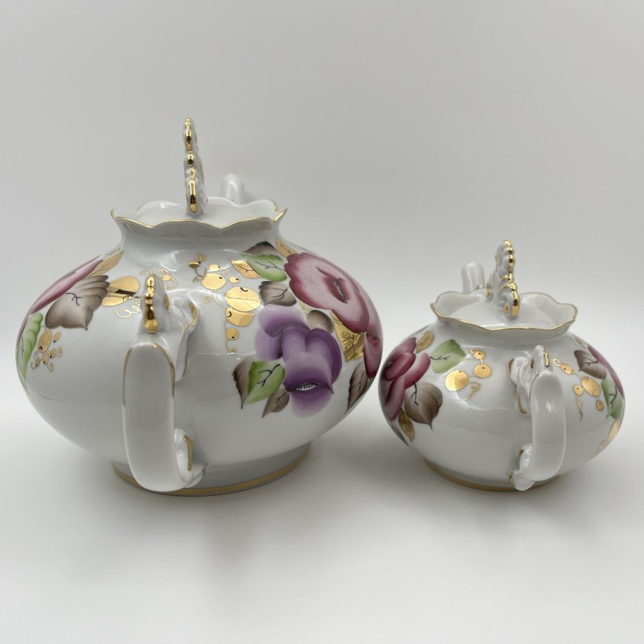 Набор из 2-х чайников (доливной и заварочный) с цветочным декором, фарфор, роспись, золочение, Ленинградский опытный завод (ЛОЗ), СССР, 1984-1991 гг.