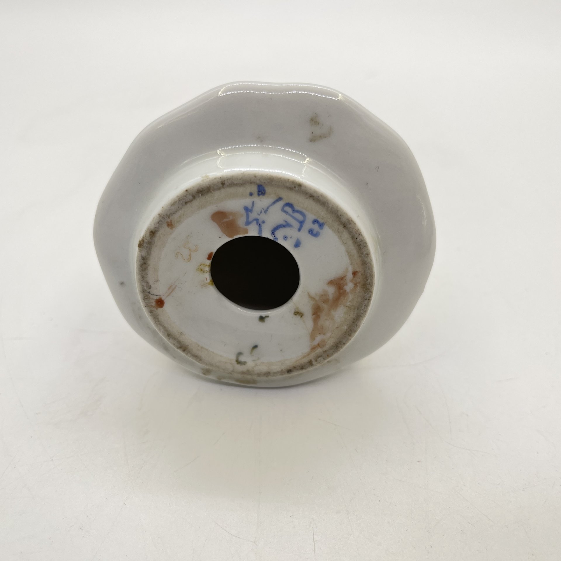 Статуэтка фестивальная "Катюша с голубем" (XII-Москва-85), фарфор, роспись, золочение, Дмитровский фарфоровый завод (ДФЗ Вербилки), СССР, 1985 г.