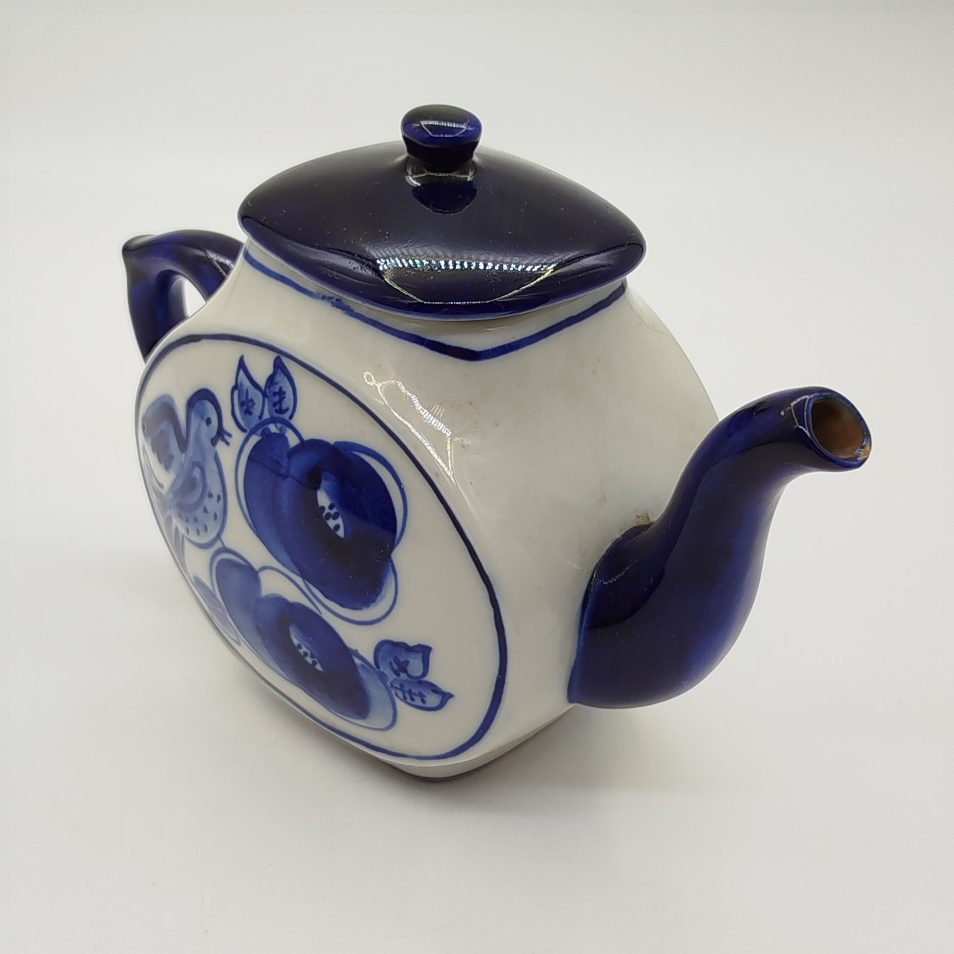 Чайник заварочный с изображением птиц и цветов, автор Л.П. Азарова