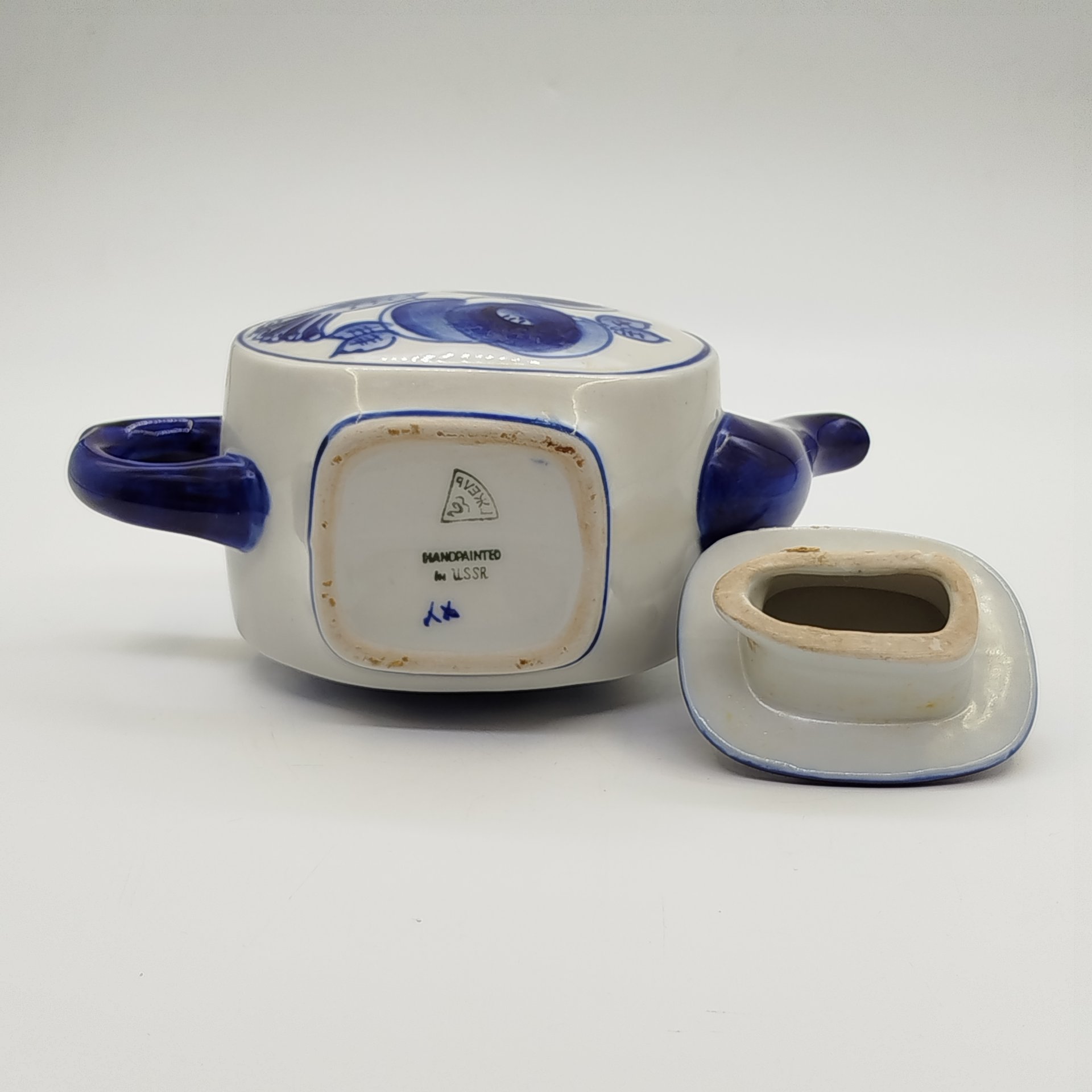 Чайник заварочный с изображением птиц и цветов, автор Л.П. Азарова