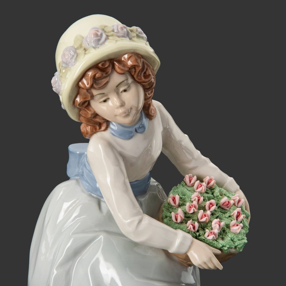 Статуэтка "Девочка с корзиной цветов", фарфор, роспись, Nadal, Испания, 1970-2000 гг.