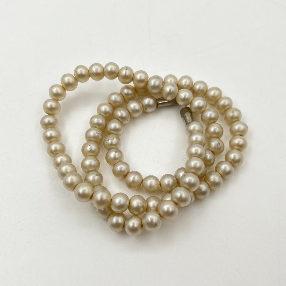 Бусы кремового оттенка