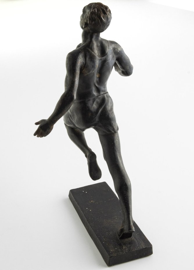 Скульптура «Бегун», автор модели Едунов Борис Васильевич (1921-1982 гг.), Завод художественного литья «Монументскульптура» (ЛЗХЛ)