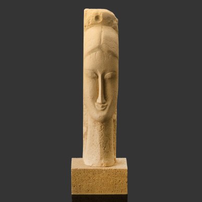 Скульптура "Женская голова", репродукция работы Амадео Модильяни (1884-1920), производство Музея Лувра, композитный материал, Франция, 2000-2020 гг.