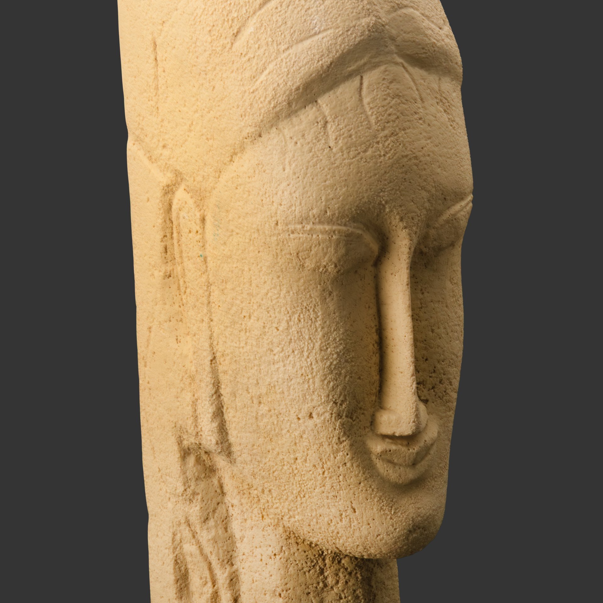 Скульптура "Женская голова", репродукция работы Амадео Модильяни (1884-1920), производство Музея Лувра, композитный материал, Франция, 2000-2020 гг.