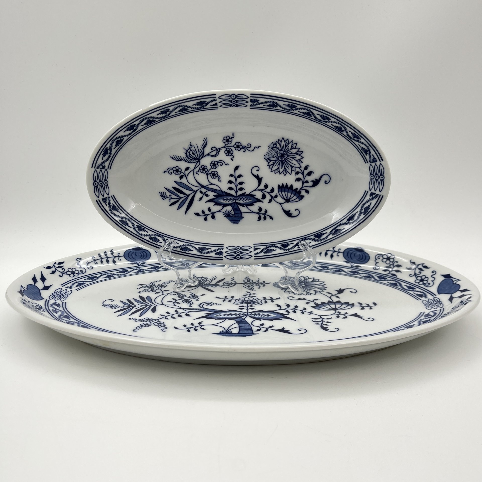 Набор из двух овальных блюд "Луковый узор", "Bohemia inglazed"