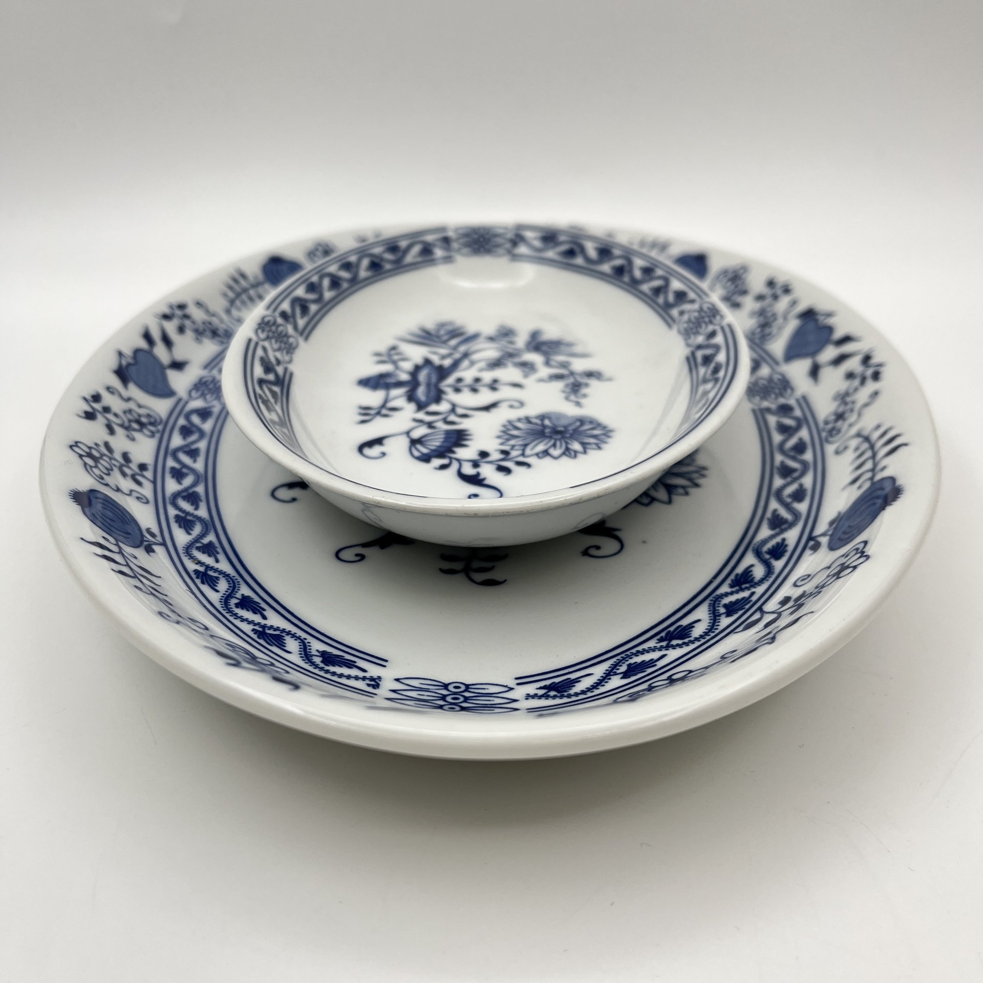 Набор из двух овальных блюд "Луковый узор", "Bohemia inglazed"