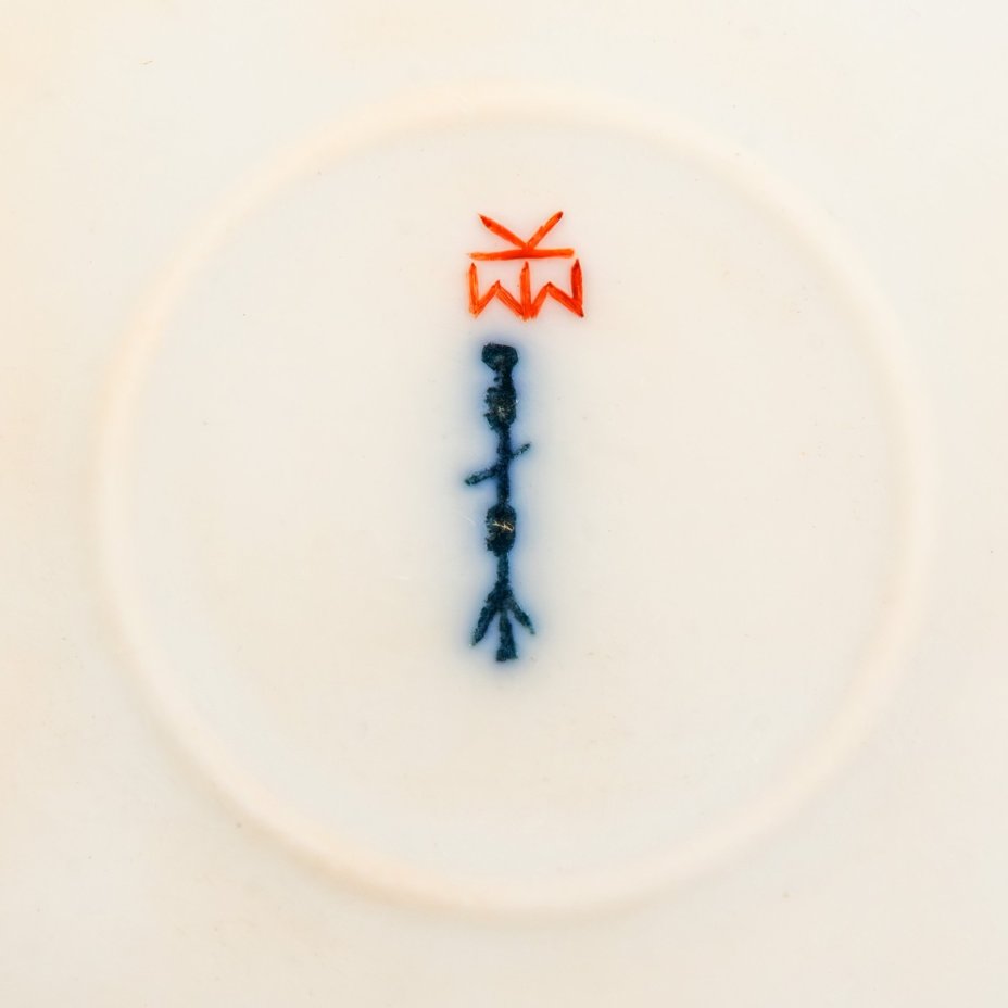 Тарелка в рокайльном стиле с цветочной композицией по центру, фарфор, роспись, золочение, KPM (Königliche Porzellan-Manufaktur), Германия, 1890-1910 гг.