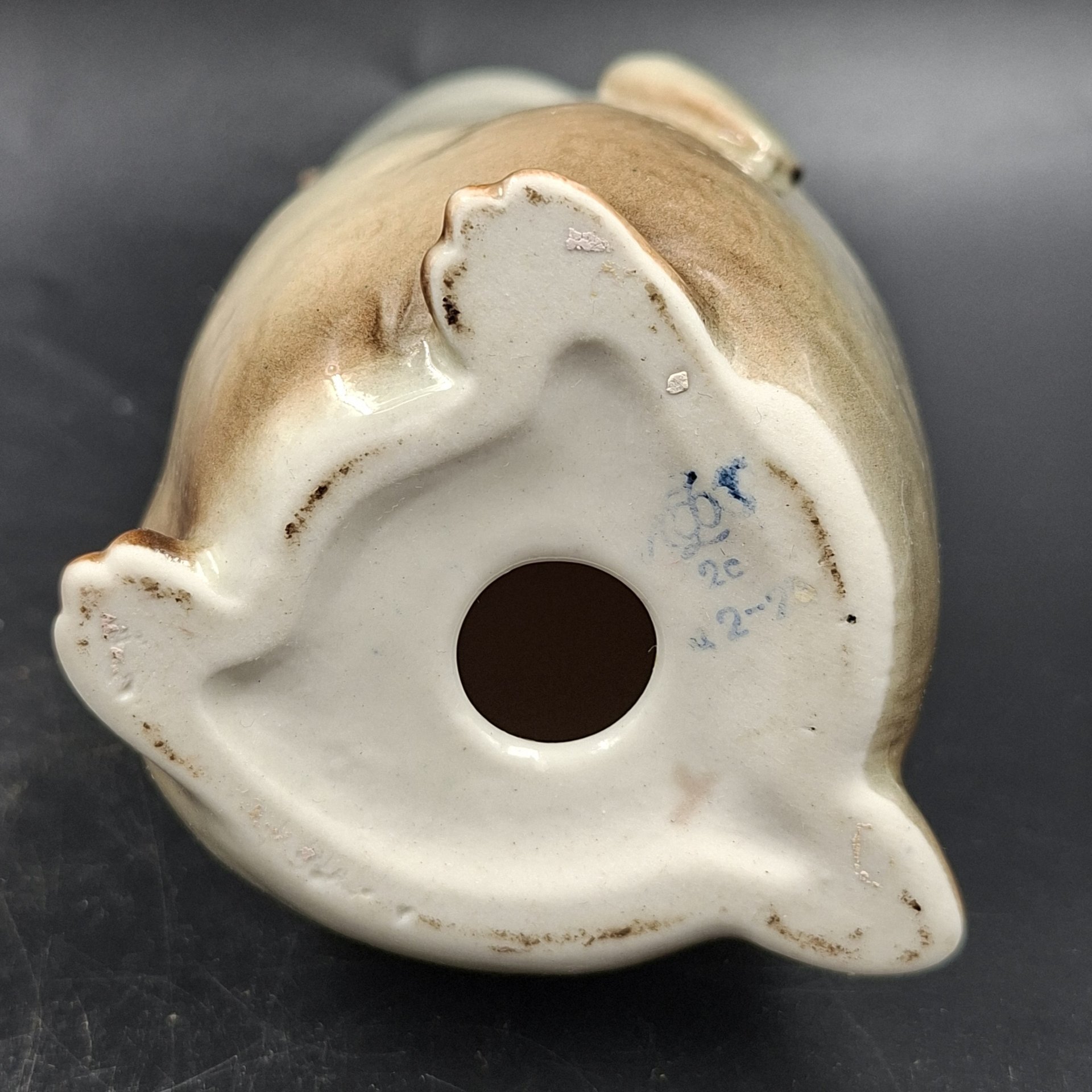 Статуэтка "Пингвин", скульптор П.П. Веселов, фарфор, роспись, аэрография, Ленинградский фарфоровый завод (ЛФЗ), СССР, 1970-1992 гг.