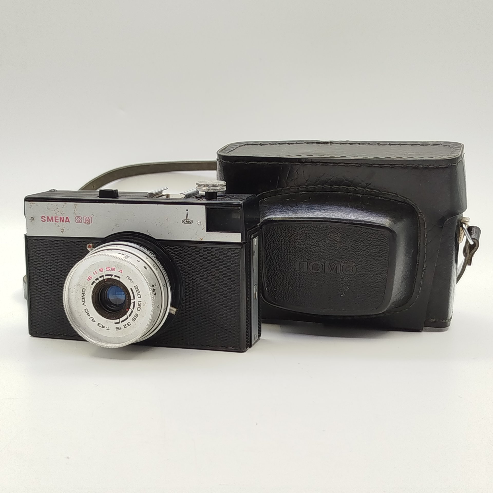 Фотоаппарат "Смена-8" в оригинальном кофре (не работает), металл, стекло, полимерный материал, кожа, ЛОМО (Ленинградское оптико-механическое объединение), СССР, 1970-1990 гг.