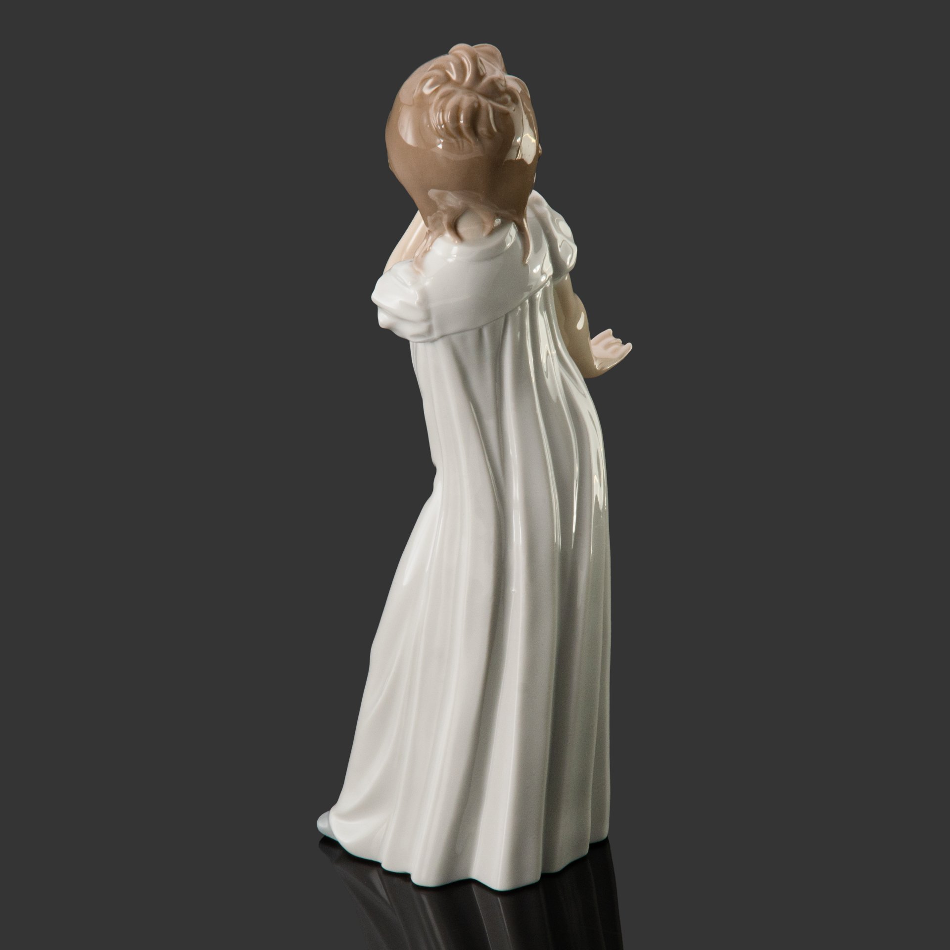 Статуэтка "Зевающая девочка", фарфор, роспись, NAO Porcelain, Испания, 1970-1980 гг.