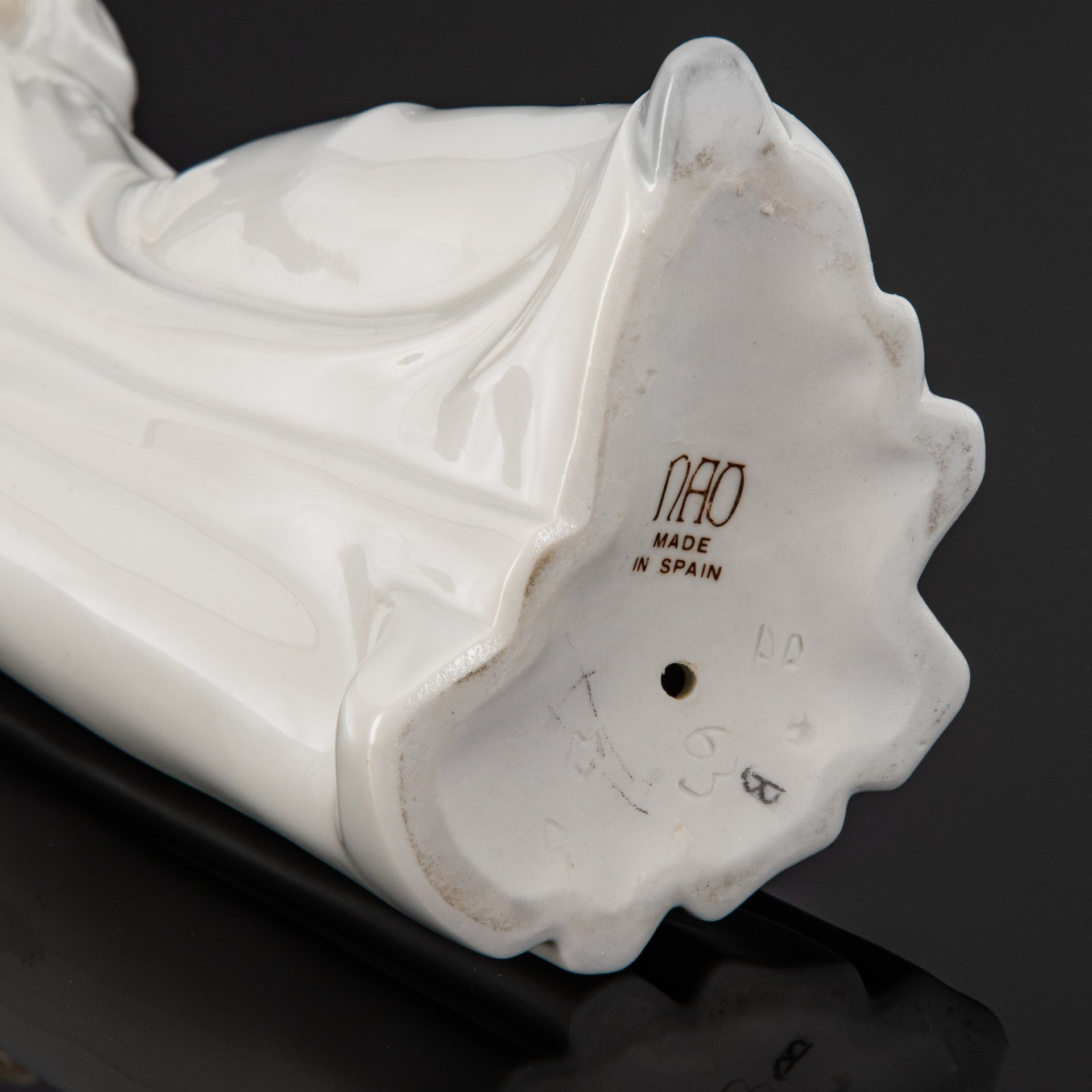 Статуэтка "Зевающая девочка", фарфор, роспись, NAO Porcelain, Испания, 1970-1980 гг.