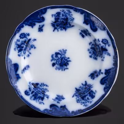 Тарелка с цветочным декором в бело-синей гамме, фаянс, деколь, Copeland Spode, Великобритания, 1847-1867 гг., Copeland Spode