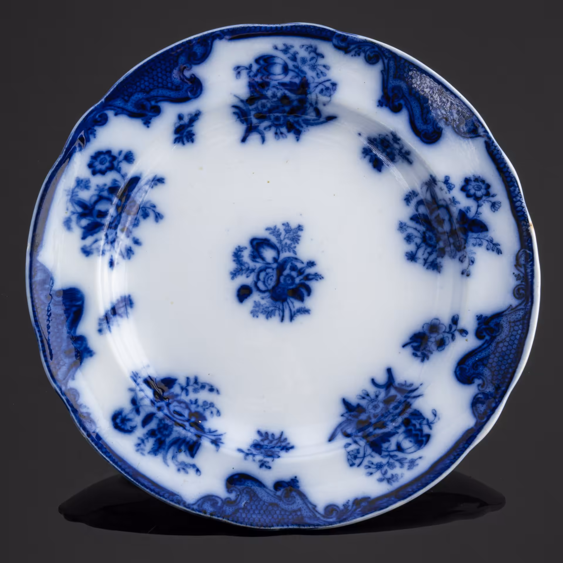 Тарелка с цветочным декором в бело-синей гамме, фаянс, деколь, Copeland Spode, Великобритания, 1847-1867 гг., Copeland Spode