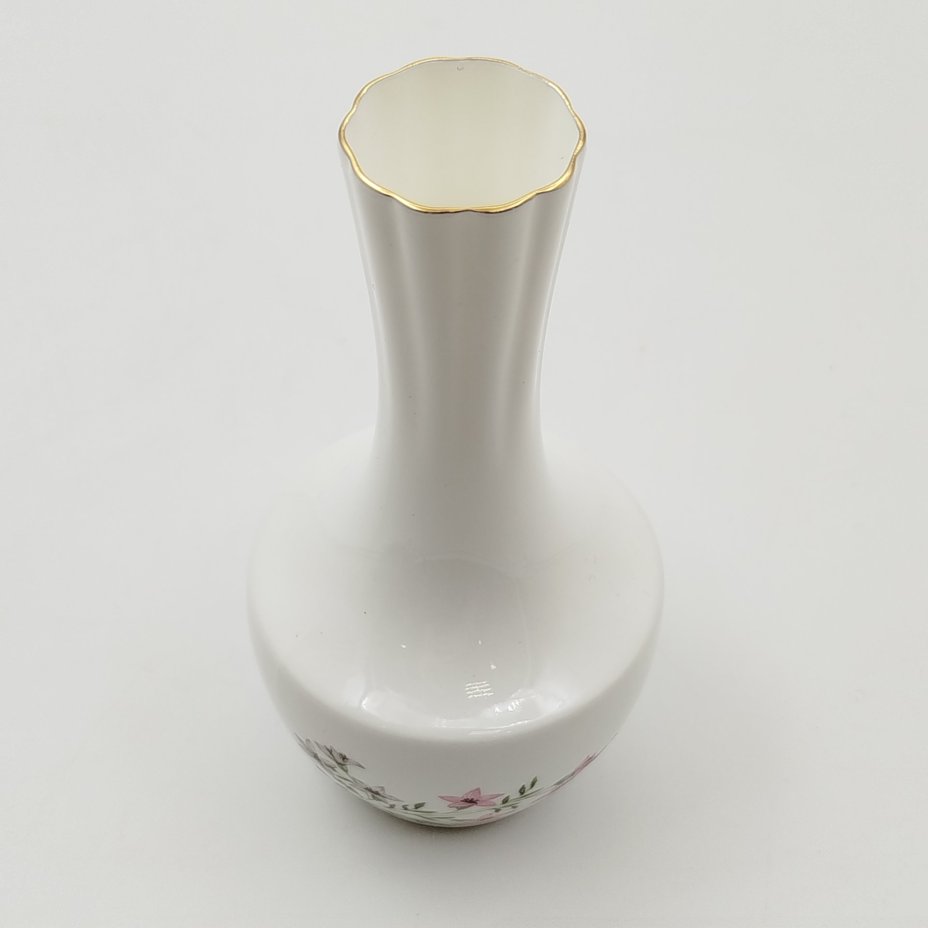Вазочка с нежным цветочным декором, клеймо "KJ Bone China"