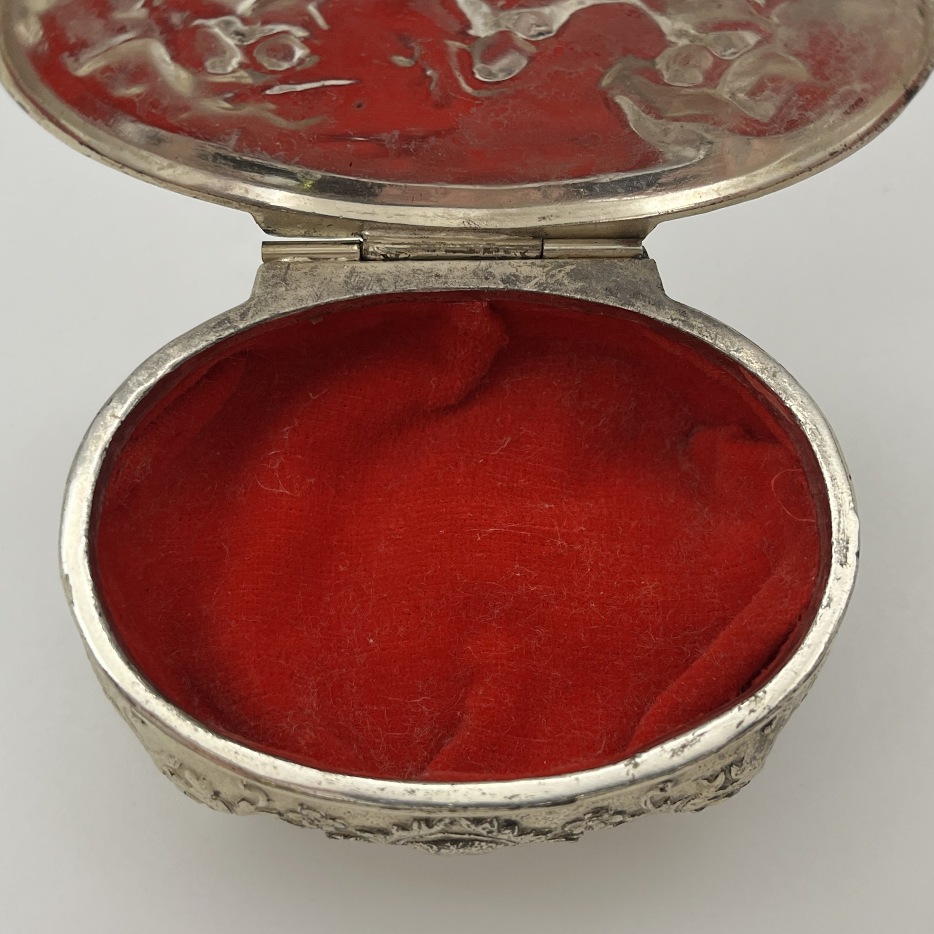 Шкатулка "Народные гуляния", металл, бархат, Западная Европа, 1970-2000 гг.