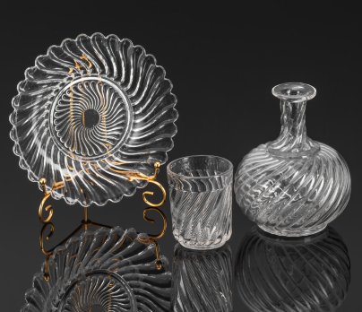 Прибор для воды (графин со стаканом на подносе), "Schmid Verreries", Лотарингия, стекло, пресс, Франция, 1884-1908 гг.