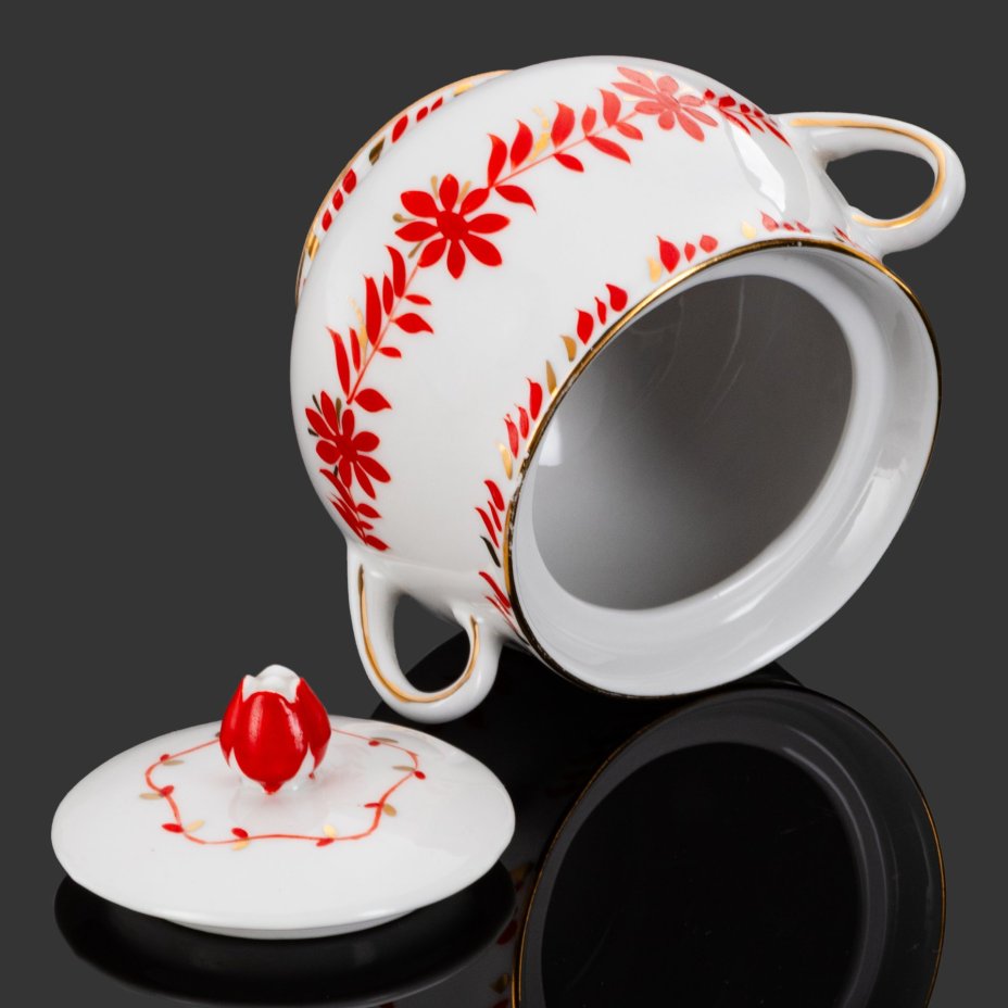 Сахарница, автор формы Семенов В. Л., автор росписи Вольпе Н.М., фарфор, роспись, золочение, Ленинградский фарфоровый завод (ЛФЗ), Ленинградский фарфоровый завод (ЛФЗ)