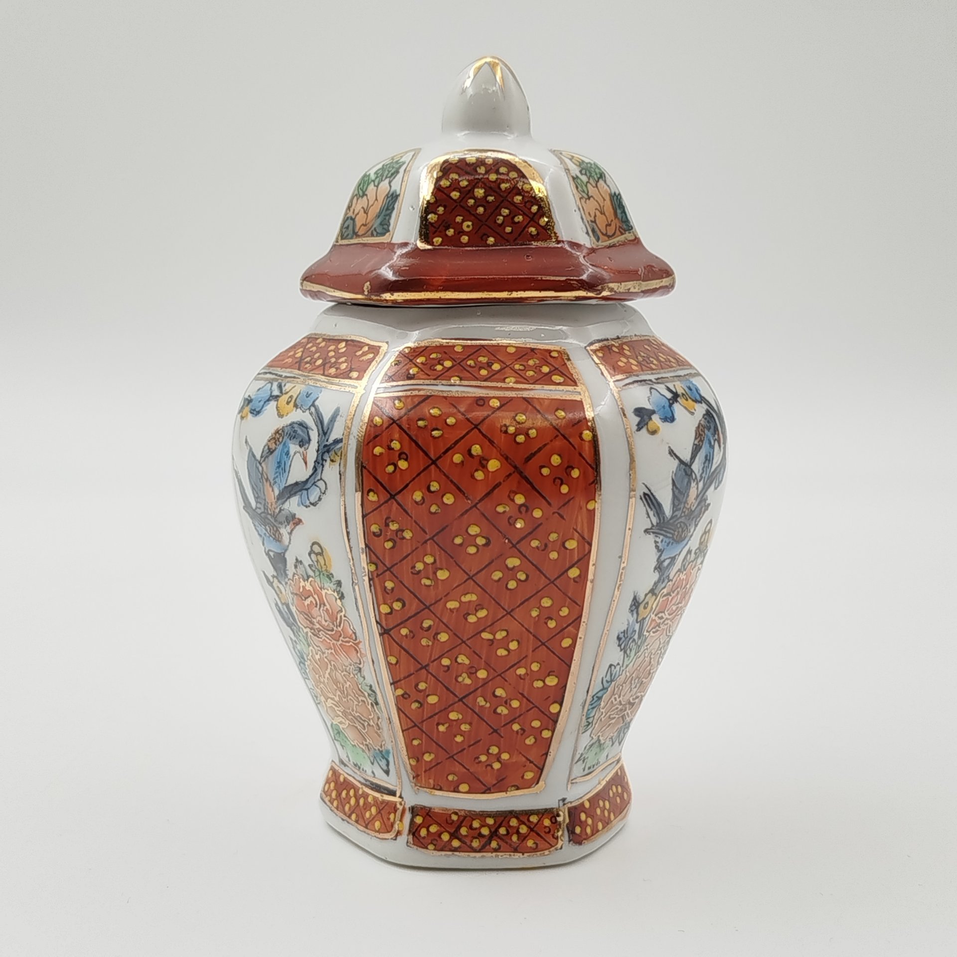 Ваза миниатюрная с крышкой "Цветы и птицы", форма «мейпин»