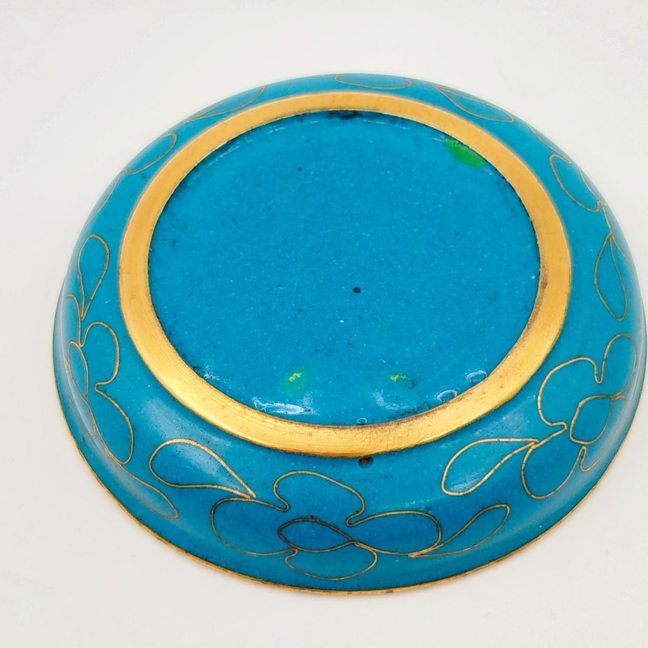 Розетка с цветочным декором на облачном фоне, латунь, перегородчатая эмаль (клуазоне), Китай, 1950-1980 гг.