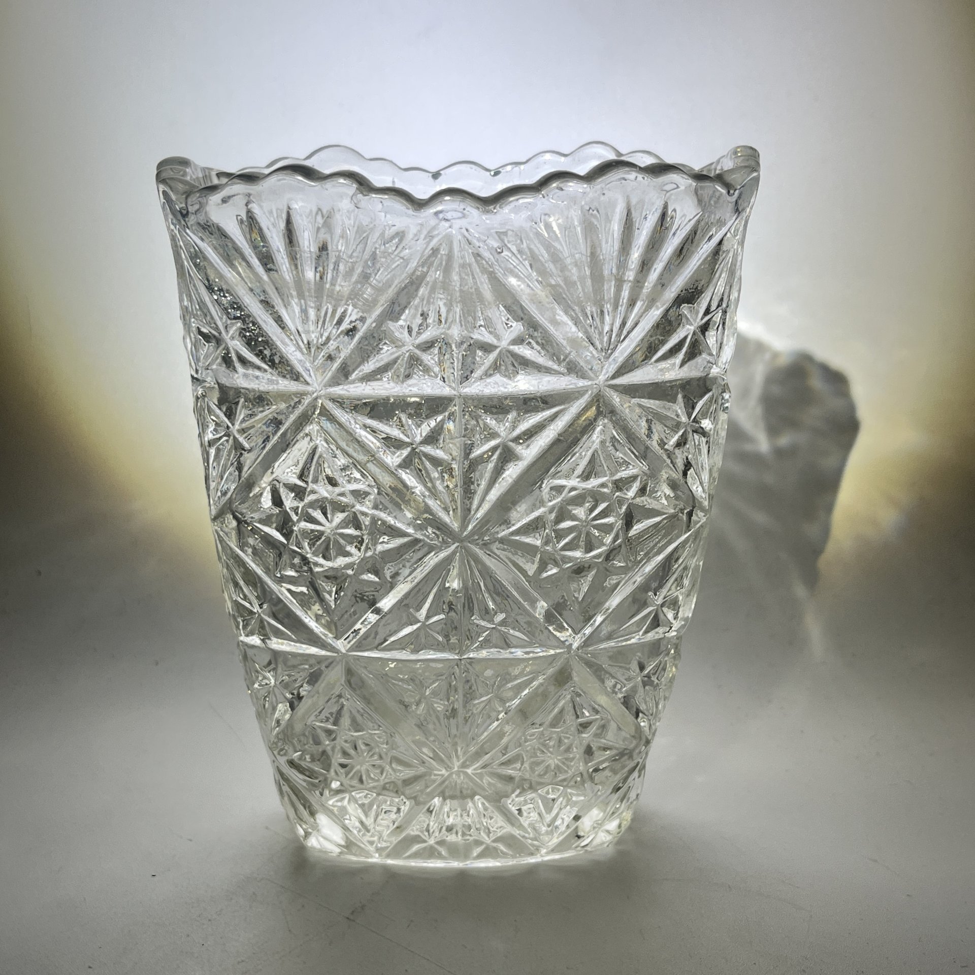 Вазочка с геометрическим декором, хрусталь, СССР, 1970-1990 гг.