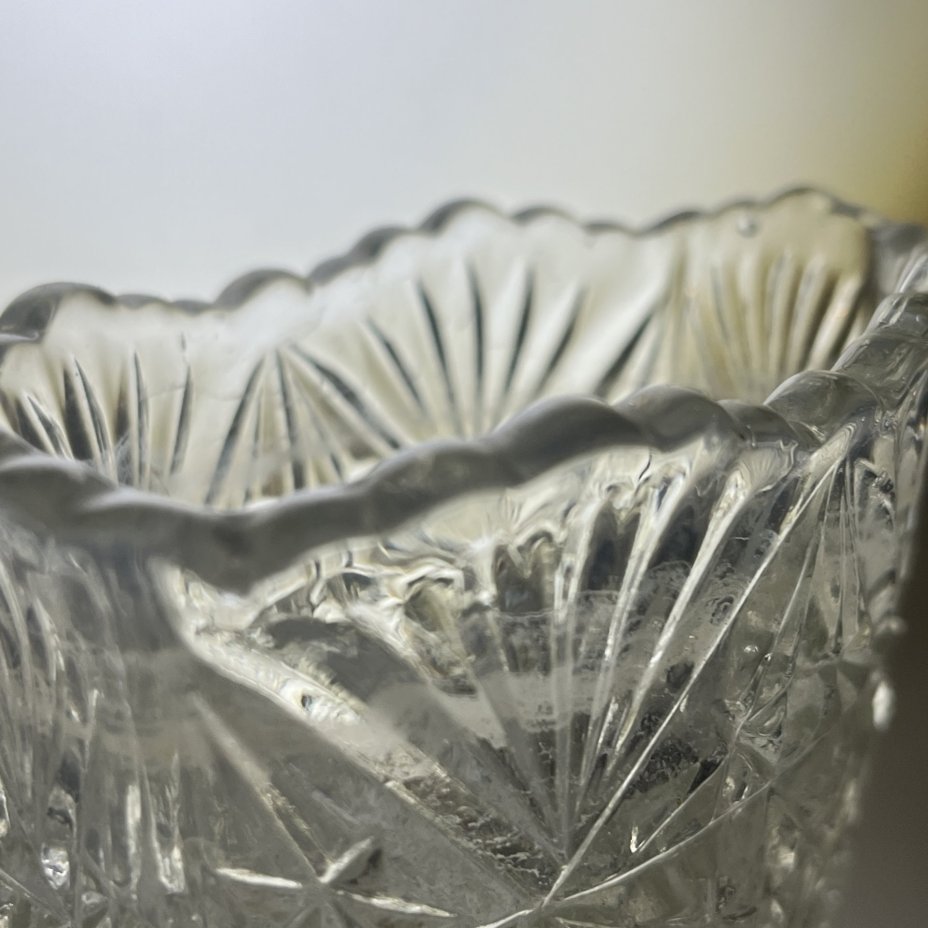 Вазочка с геометрическим декором