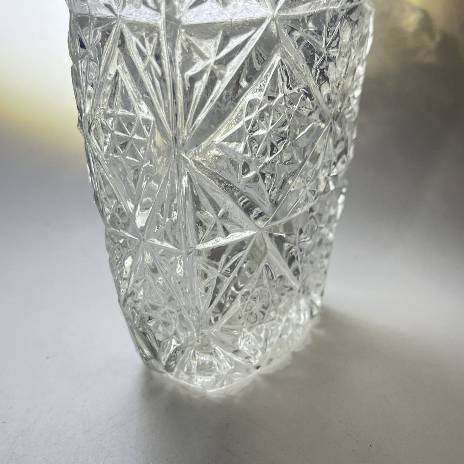 Вазочка с геометрическим декором