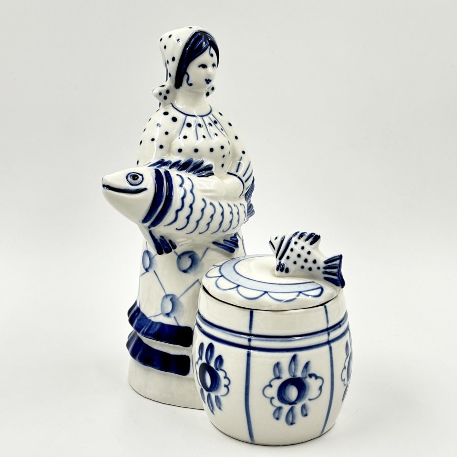 Икорница (солонка) "Рыбачка", автор З.Н. Окулова, Объединение «Гжель»