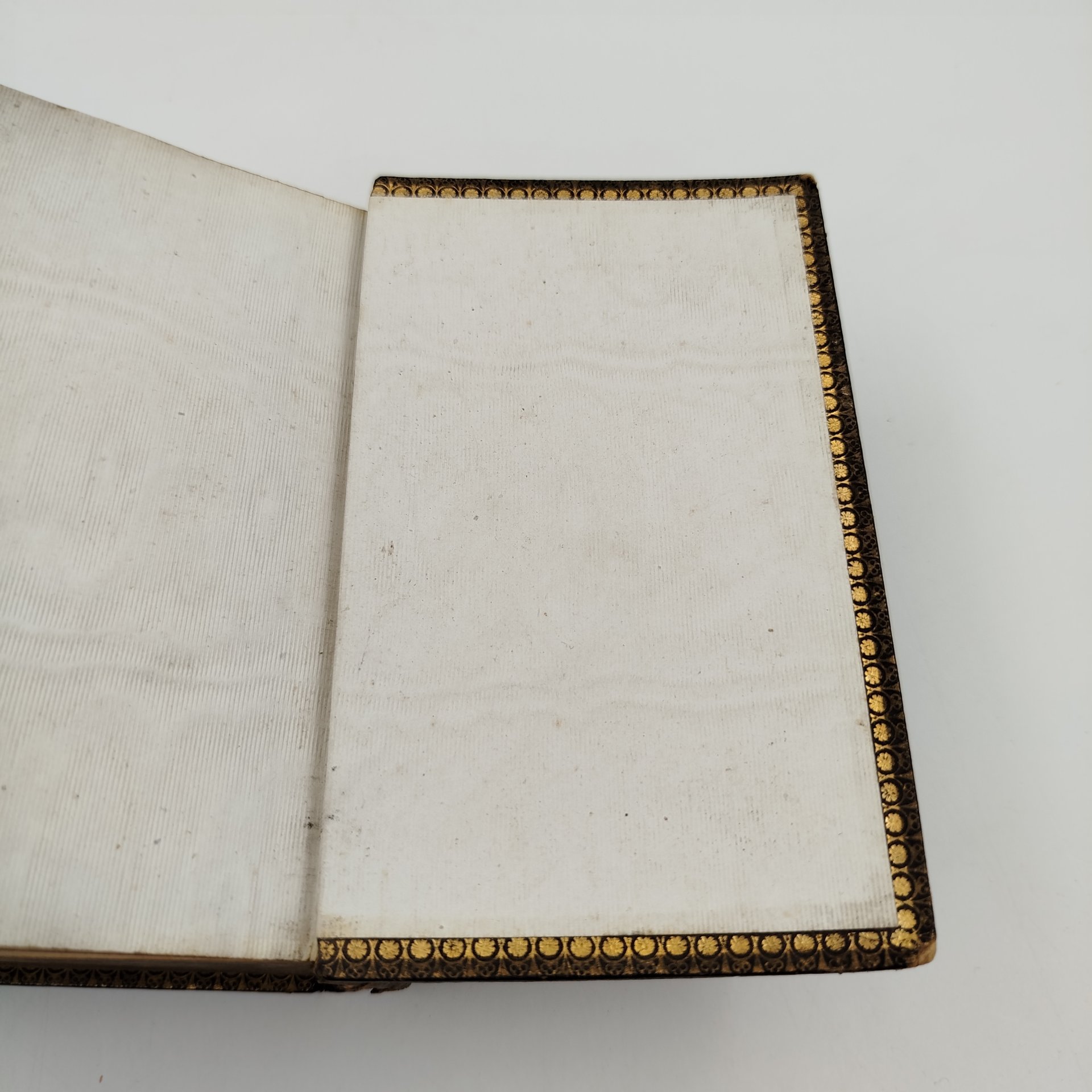 Книга "Sainte Bible" (Святая Библия) на французском языке, бумага, печать, кожа, позолоченный обрез, Франция, 1850-1890 гг.