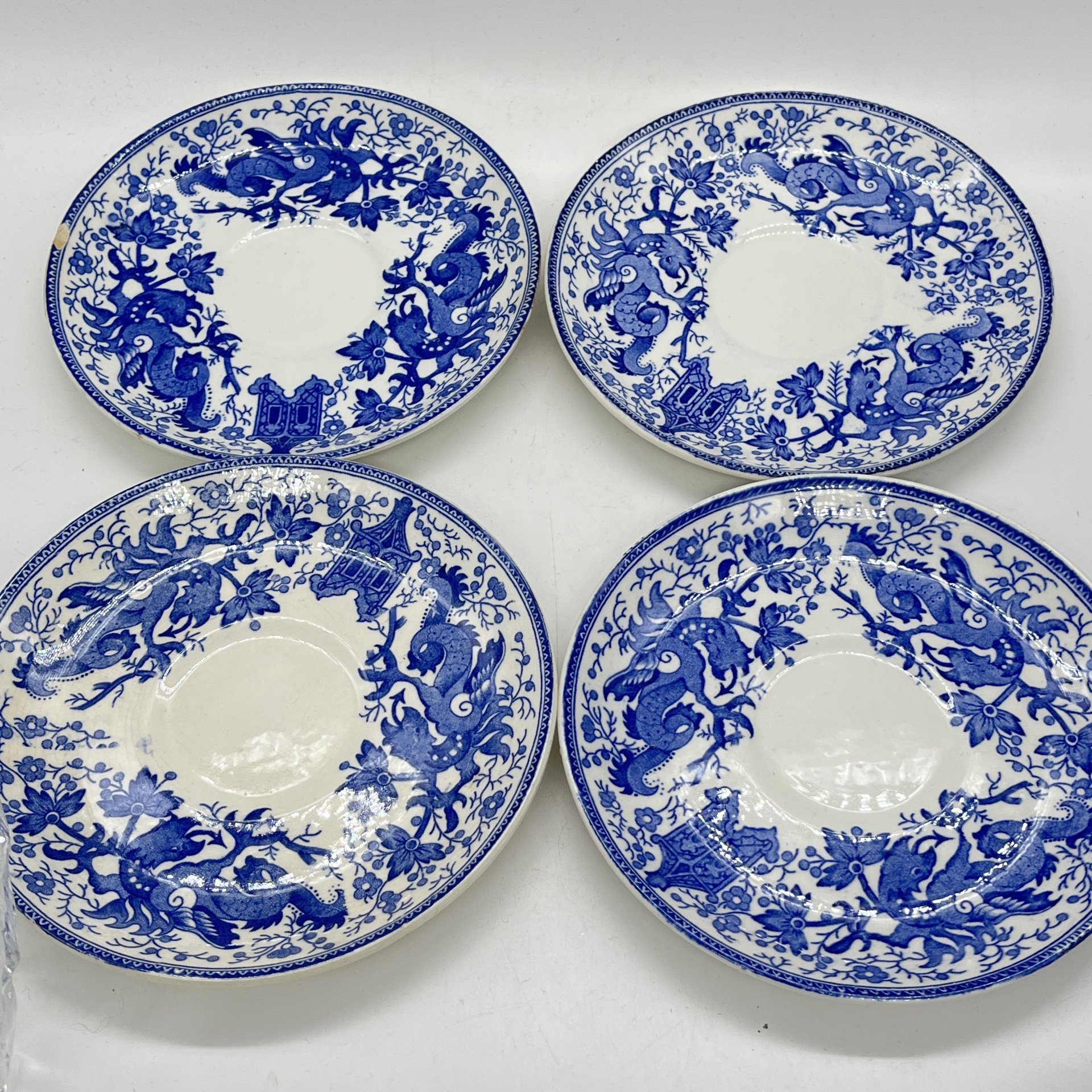 Набор из 4 десертных тарелок с декором в азиатском стиле, Boch Frères La Louvière, фаянс, деколь, Бельгия, 1920-1950 гг.