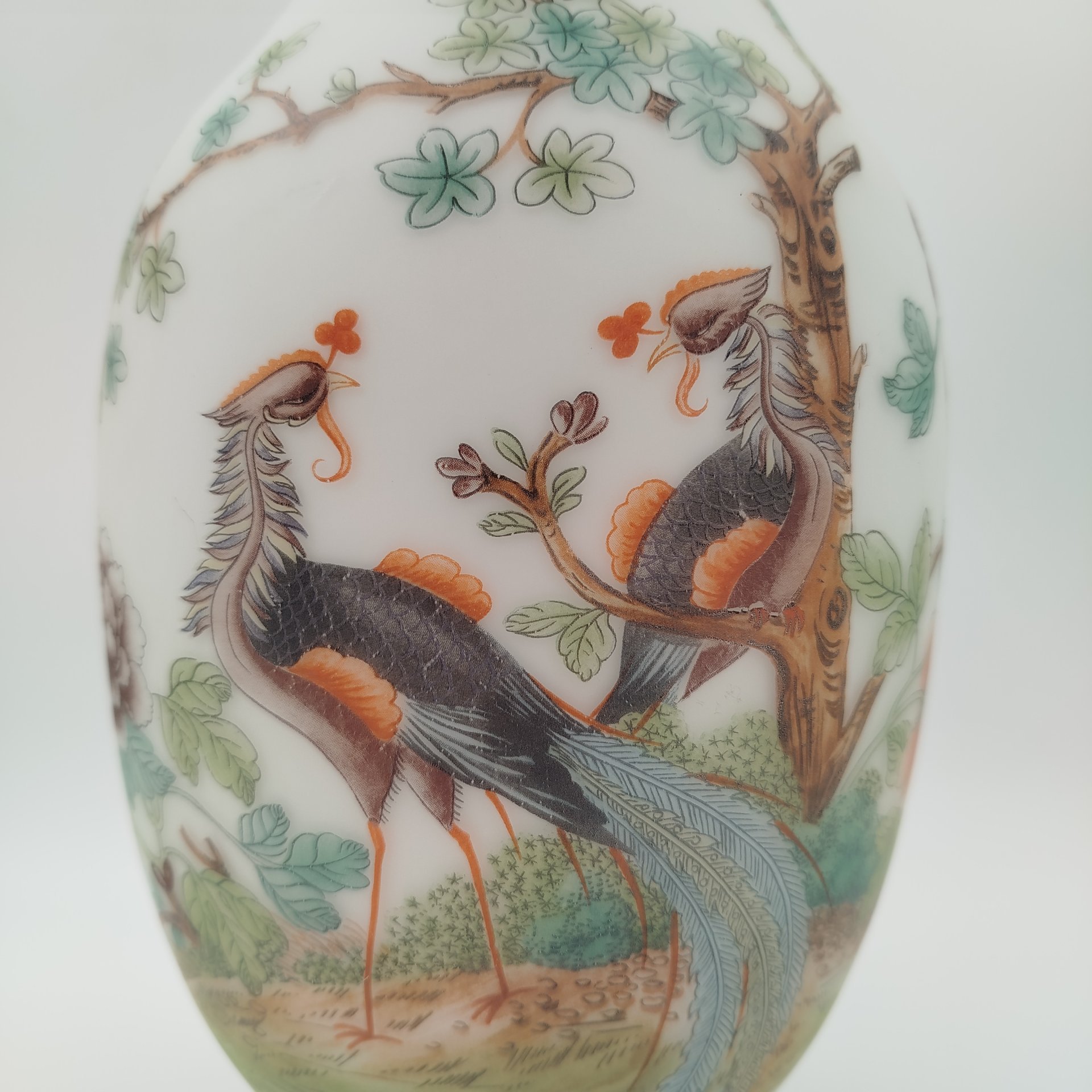 Ваза в стиле шинуазри, с цветами и птицами, стекло, матовое, деколь, Азия, 1970-1990 гг.