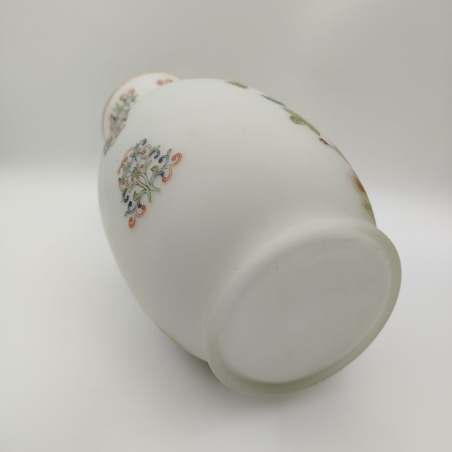 Ваза в стиле шинуазри, с цветами и птицами