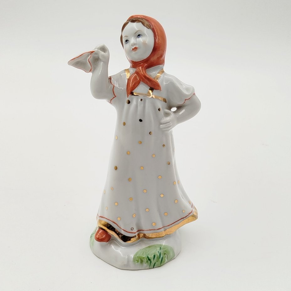 Статуэтка "Юная плясунья", автор  Г.С. Столбова, фарфор, роспись, золочение, Ленинградский фарфоровый завод (ЛФЗ), СССР, 1970-1986 гг.