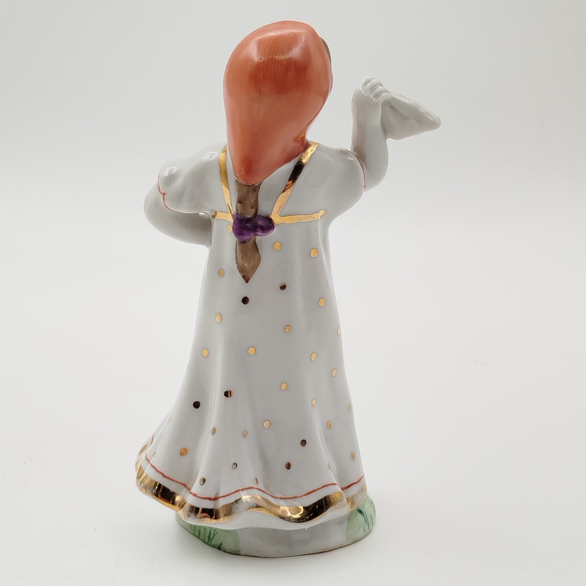 Статуэтка "Юная плясунья", автор  Г.С. Столбова, фарфор, роспись, золочение, Ленинградский фарфоровый завод (ЛФЗ), СССР, 1970-1986 гг.