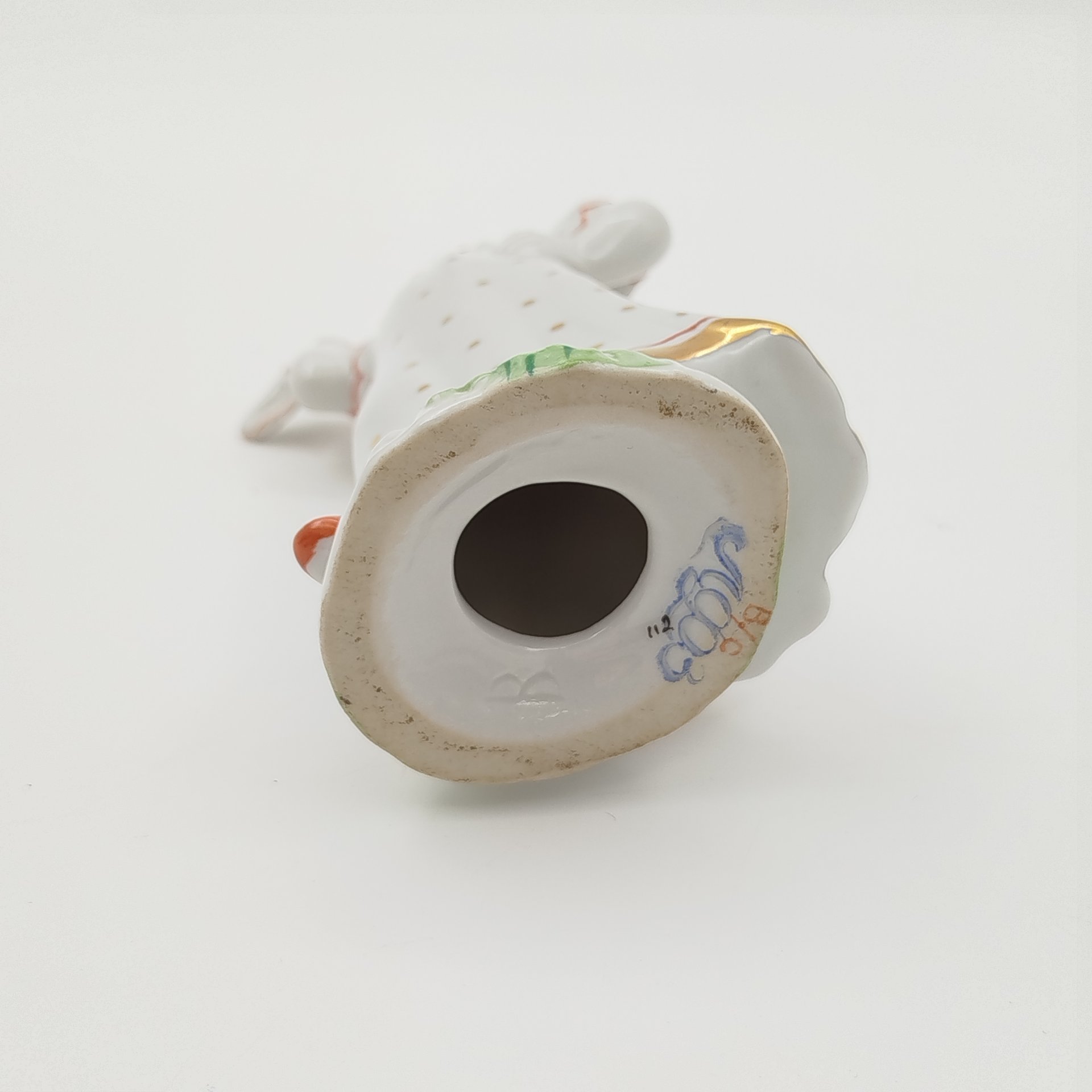 Статуэтка "Юная плясунья", автор  Г.С. Столбова, фарфор, роспись, золочение, Ленинградский фарфоровый завод (ЛФЗ), СССР, 1970-1986 гг.