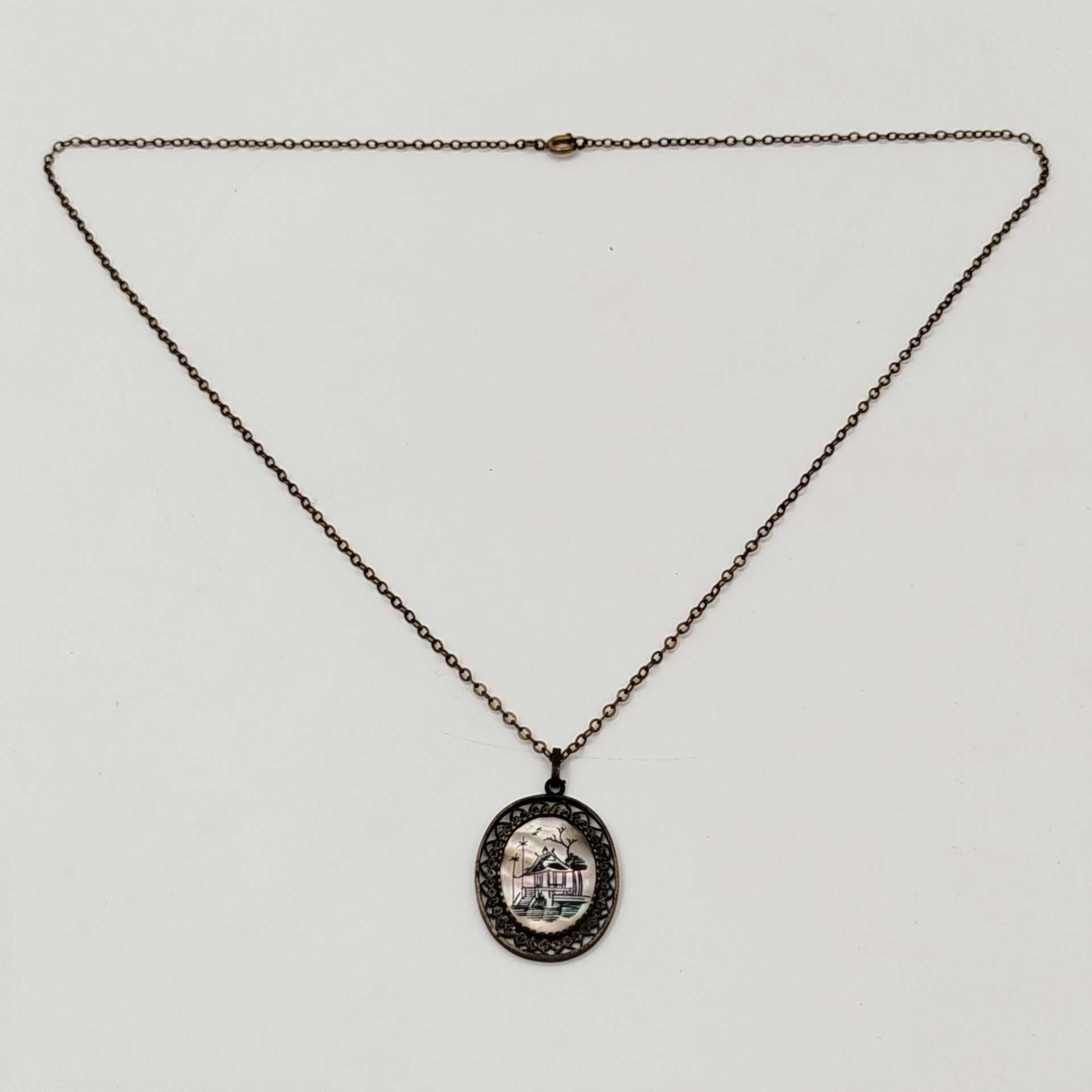 Гарнитур женский (серьги в виде перышек и кулон с пейзажным декором на цепочке)