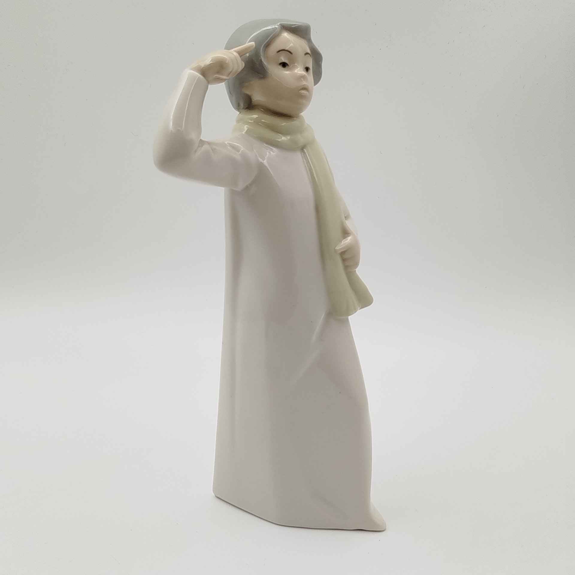 Статуэтки "Мальчик в ночной рубашке с шарфом", REX Valencia, фарфор, роспись, Испания, 1970-1990 гг.