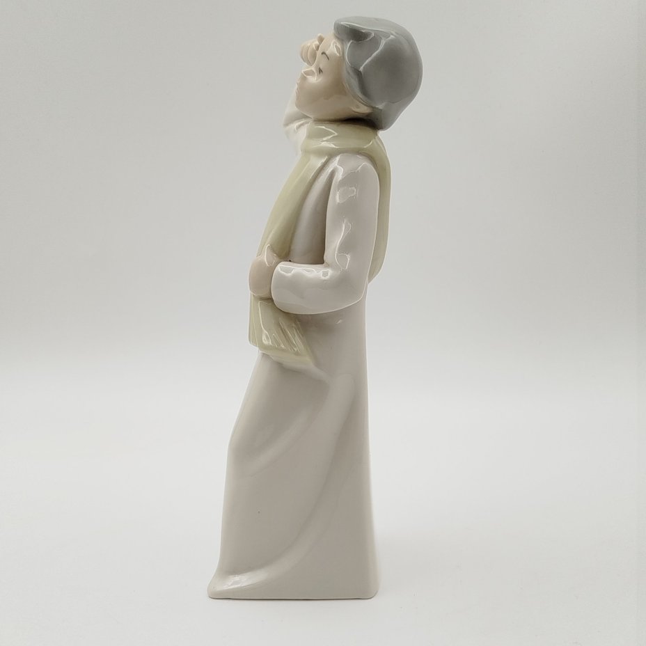 Статуэтки "Мальчик в ночной рубашке с шарфом", REX Valencia