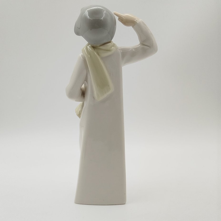 Статуэтки "Мальчик в ночной рубашке с шарфом", REX Valencia