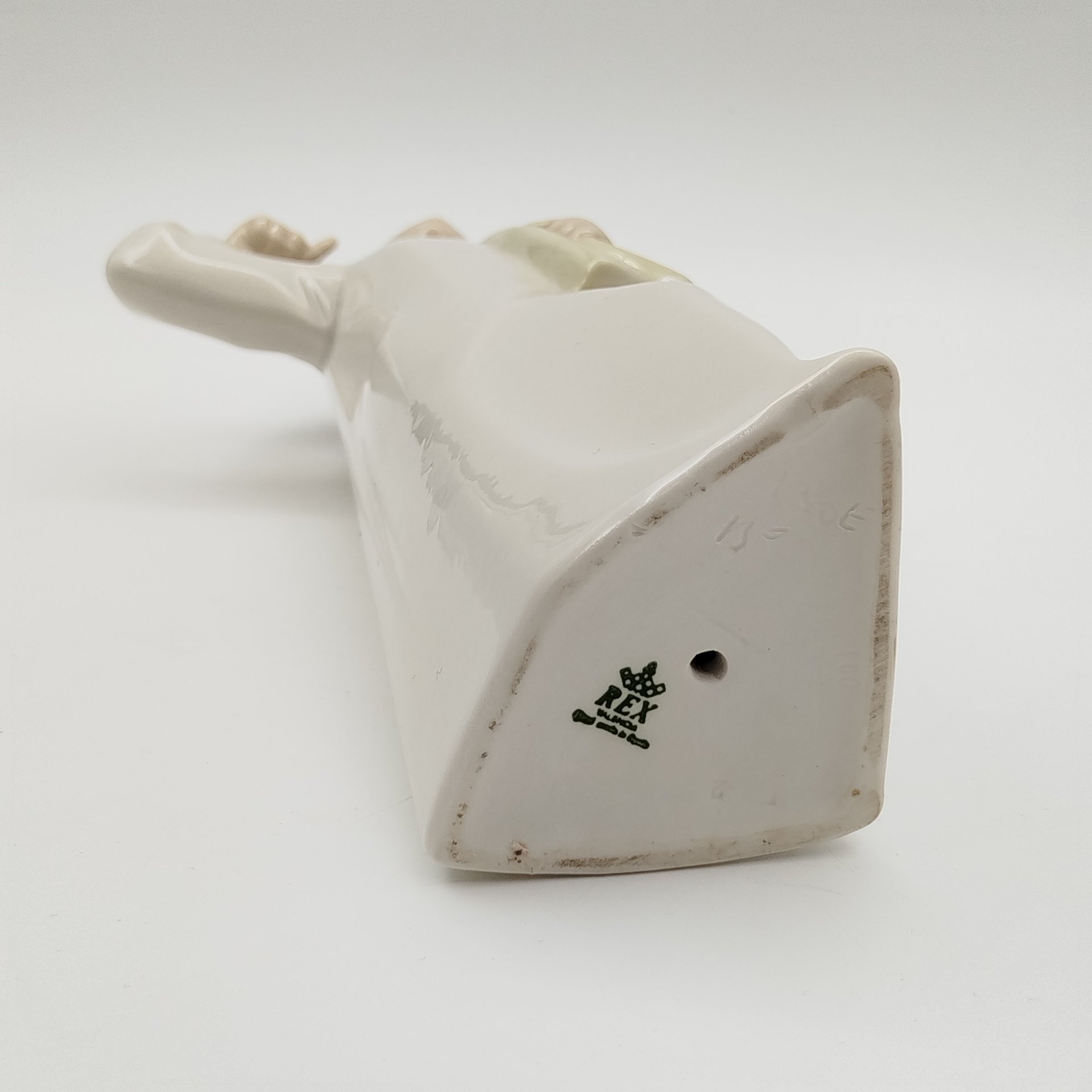 Статуэтки "Мальчик в ночной рубашке с шарфом", REX Valencia, фарфор, роспись, Испания, 1970-1990 гг.