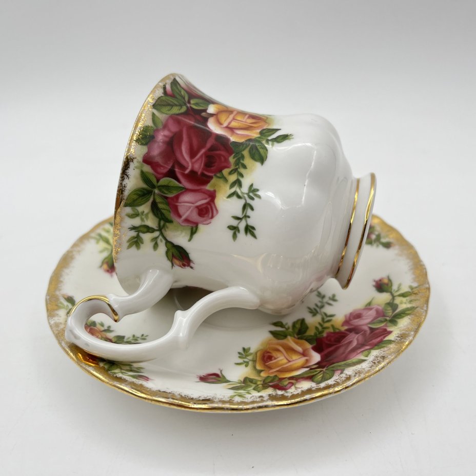 Чайная пара "Old Country Roses" ("Старые деревенские розы"), фарфор, деколь, золочение, Royal Albert, Великобритания, 1960-1980 гг.