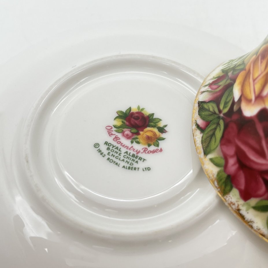 Чайная пара "Old Country Roses" ("Старые деревенские розы"), фарфор, деколь, золочение, Royal Albert, Великобритания, 1960-1980 гг.