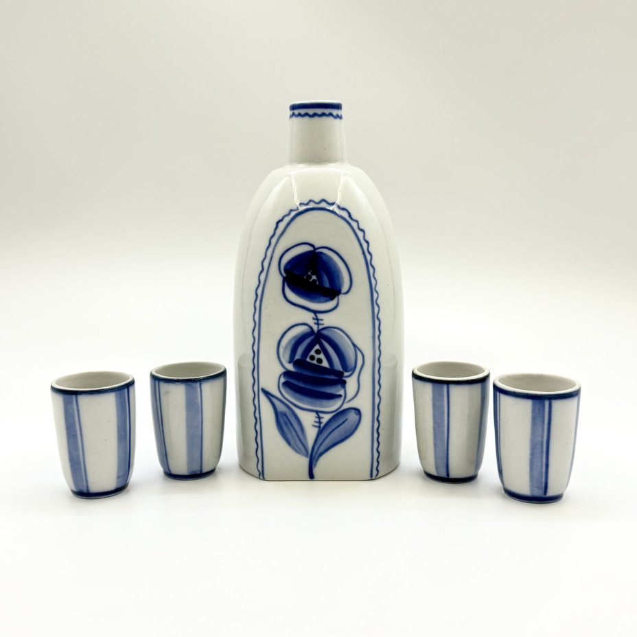 Набор из штофа и 4-х рюмок, Гжель, фарфор, роспись, СССР, 1970-1990 гг.