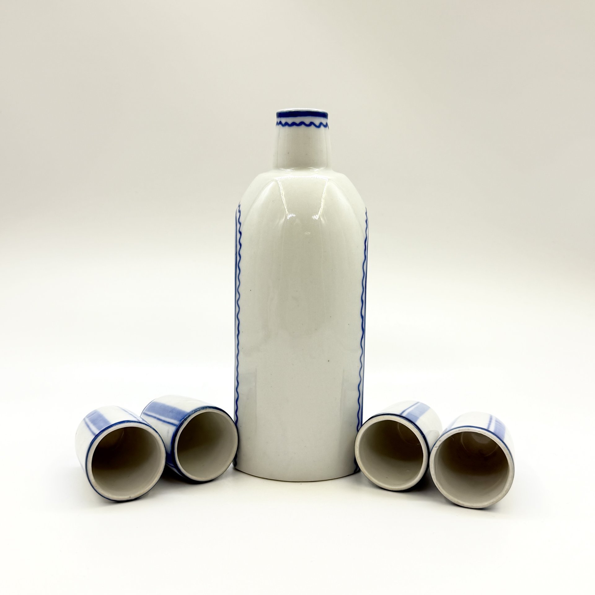 Набор из штофа и 4-х рюмок, Гжель, фарфор, роспись, СССР, 1970-1990 гг.